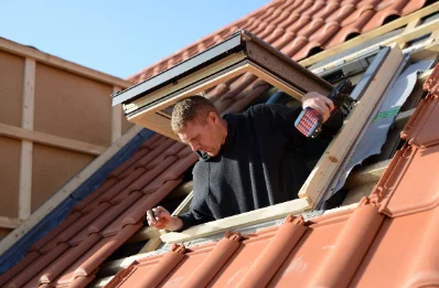 Pose de fenêtres de toit Velux à Folligny